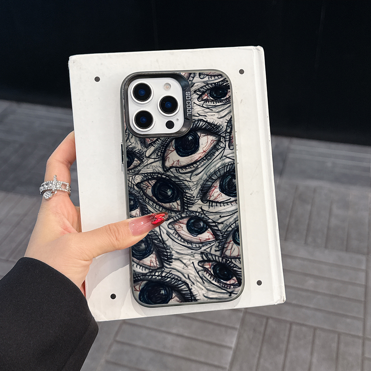 Eyes Pattern Luxury Phone Case - đánh giá và giá Tech Accessories Iphone