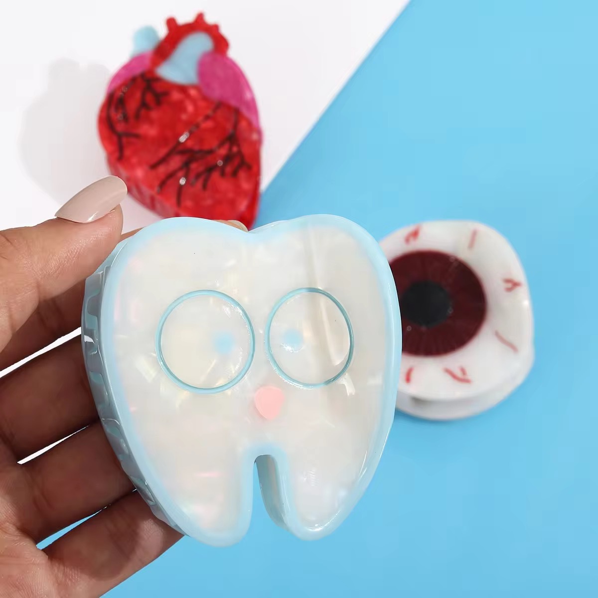 Color Block Pill Heart Medical - đánh giá và giá Hi Tech Accessories